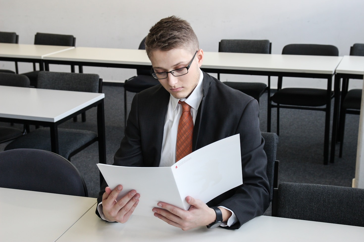 What No One Tells You About Choosing the Right Injury Lawyer After a Car Accident”